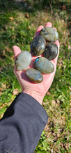 Load image into Gallery viewer, Labradorite Palm Stones