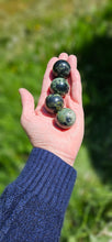 Load image into Gallery viewer, Kambaba Mini Sphere