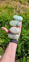 Load image into Gallery viewer, Garnierite Palm Stones