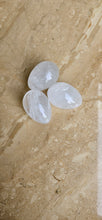 Load image into Gallery viewer, Clear Quartz Egg