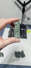 Load image into Gallery viewer, Chrome Diopside Point