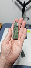 Load image into Gallery viewer, Chrome Diopside Point