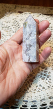 Load image into Gallery viewer, Flower Agate Point