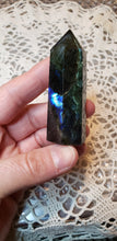 Load image into Gallery viewer, Labradorite Point