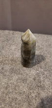 Load image into Gallery viewer, Labradorite Point