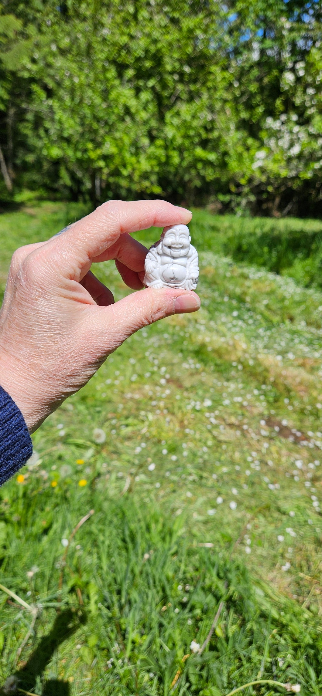 Howlite Happy Buddha