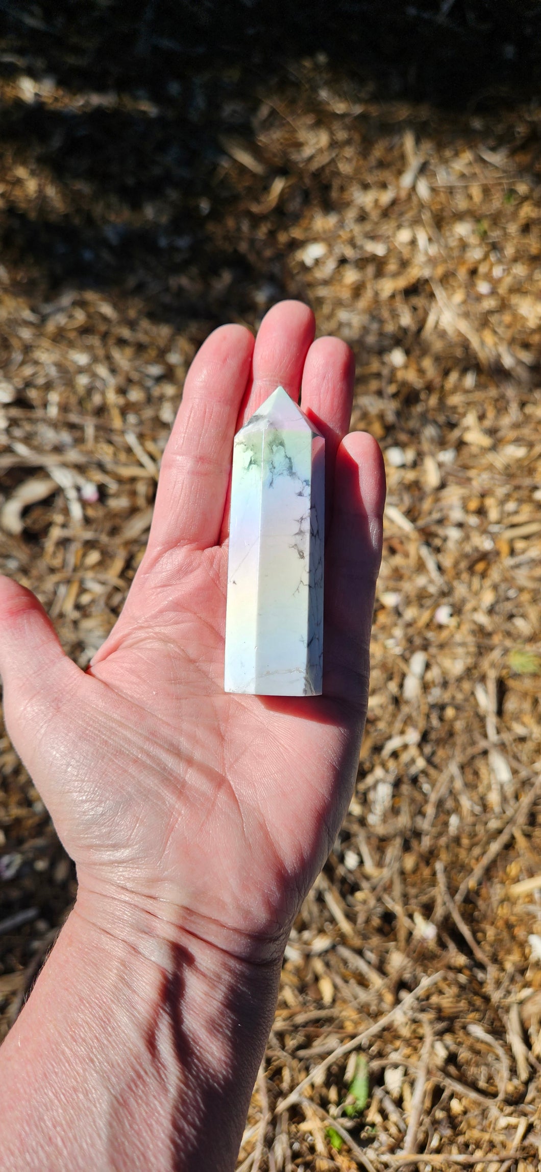 Aura Howlite Point