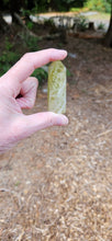 Load image into Gallery viewer, Lemon Quartz Point
