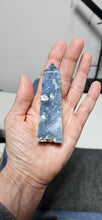 Load image into Gallery viewer, Blue Flower Agate Point
