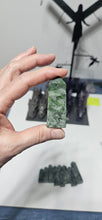 Load image into Gallery viewer, Chrome Diopside Point
