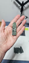 Load image into Gallery viewer, Chrome Diopside Point

