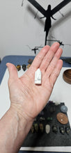 Load image into Gallery viewer, Howlite Mini Point
