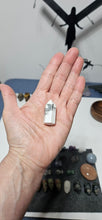 Load image into Gallery viewer, Howlite Mini Point
