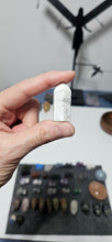 Load image into Gallery viewer, Howlite Mini Point
