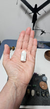 Load image into Gallery viewer, Howlite Mini Point
