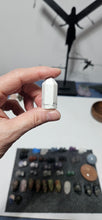 Load image into Gallery viewer, Howlite Mini Point
