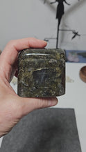 Load and play video in Gallery viewer, Labradorite Freeform
