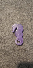 Load image into Gallery viewer, Fluorite Seahorse
