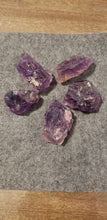 Load image into Gallery viewer, Amethyst Raw medium
